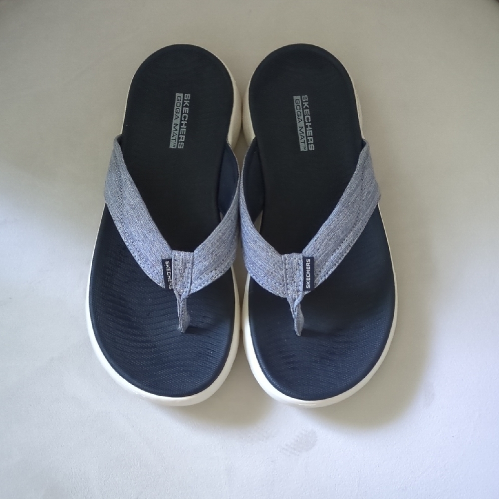 Skechers Navy Blue and Light Gray Foam Flip Flop Sandals